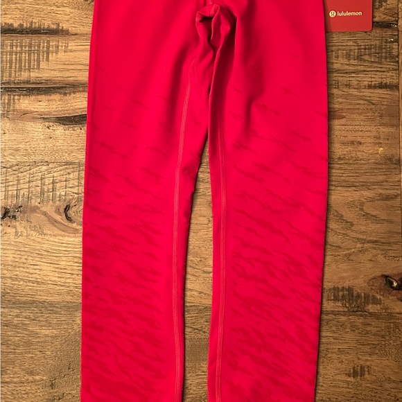 NWT Lululemon wunder under HR 25” Red size 2 - Picture 2 of 5